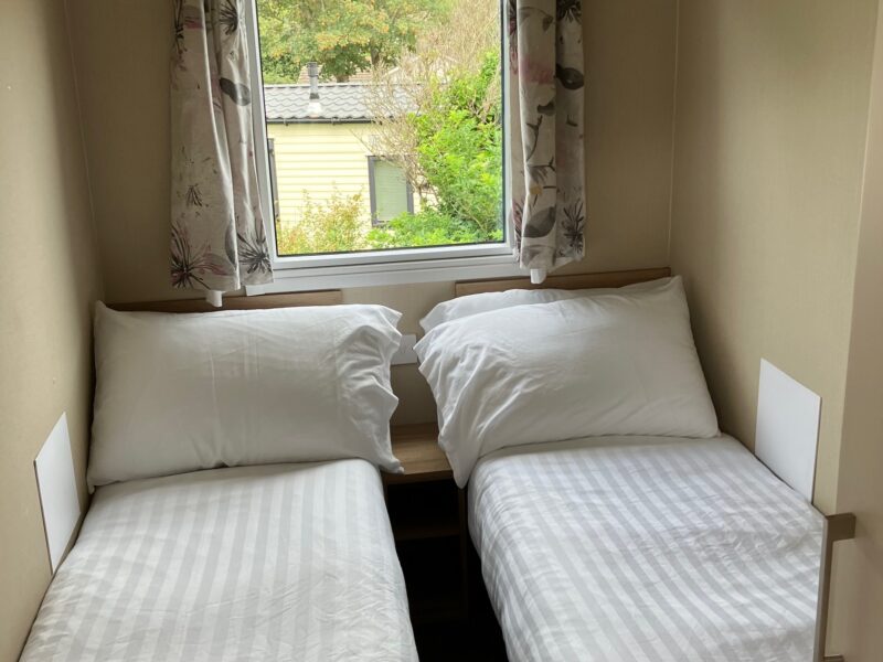 2 Bedroom Caravan Near Porth Beach